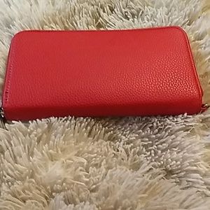 NWOT!! red Jewell thirty one wallet😁